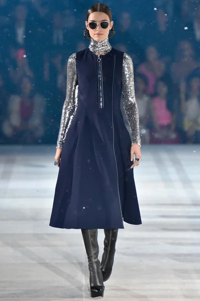 Look 10